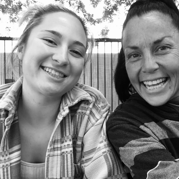 MEET YOUR FELLOW POSHER - Picture 4 of 16